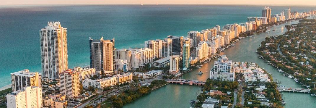 Panoramablick auf Miami und Küste